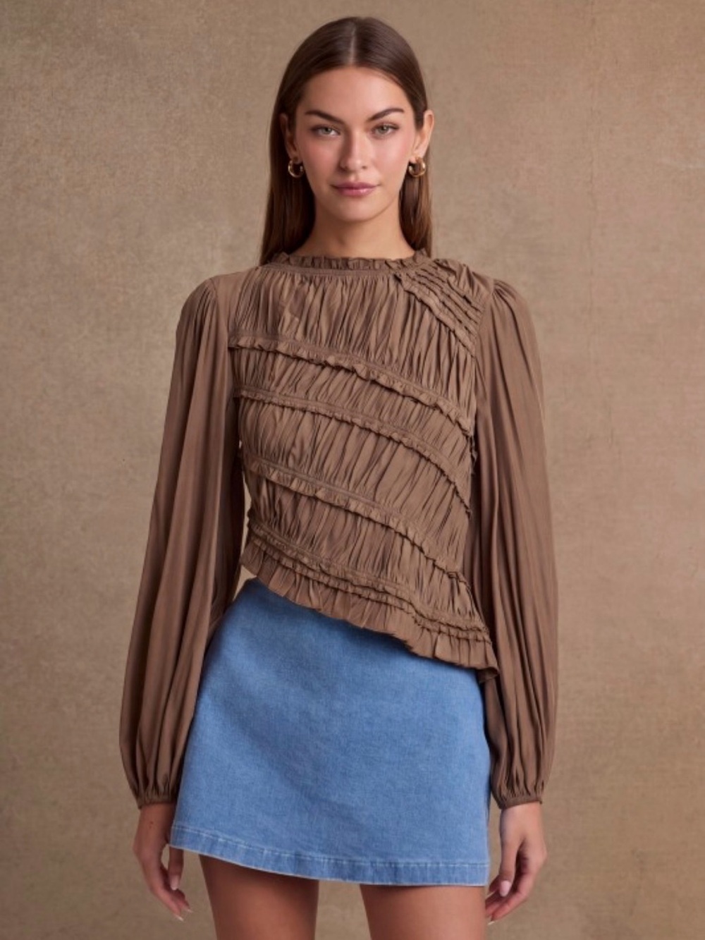 A571 Mable Ruched Long-Sleeve Blouse in Brown